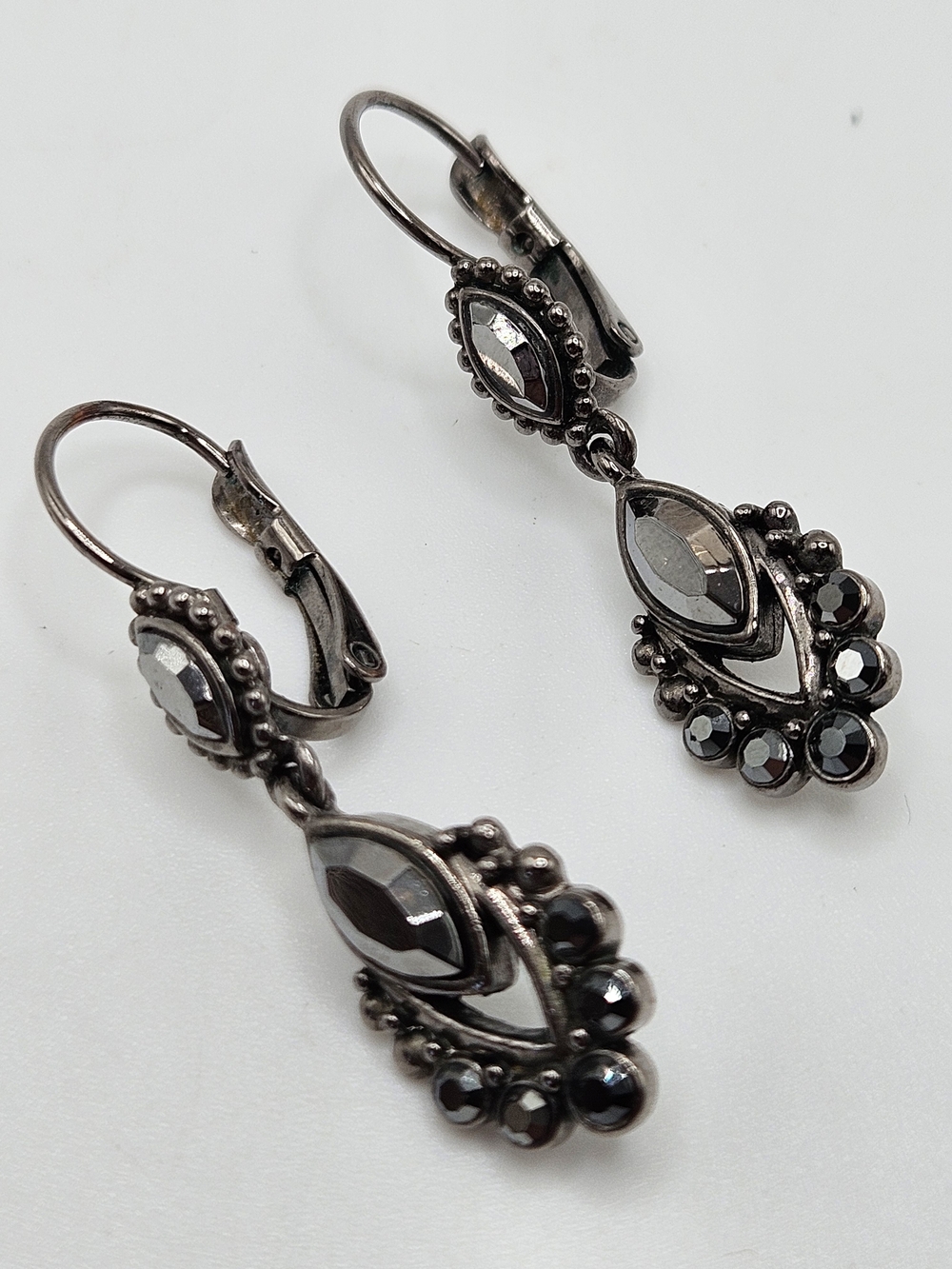 VINTAGE Gunmetal Rhinestone Dangle Drop Earrings Lever Back